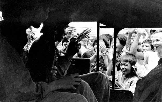 Tropas del Vietcong entrando en Saigón. Fotógrafo de Vietnam del Norte