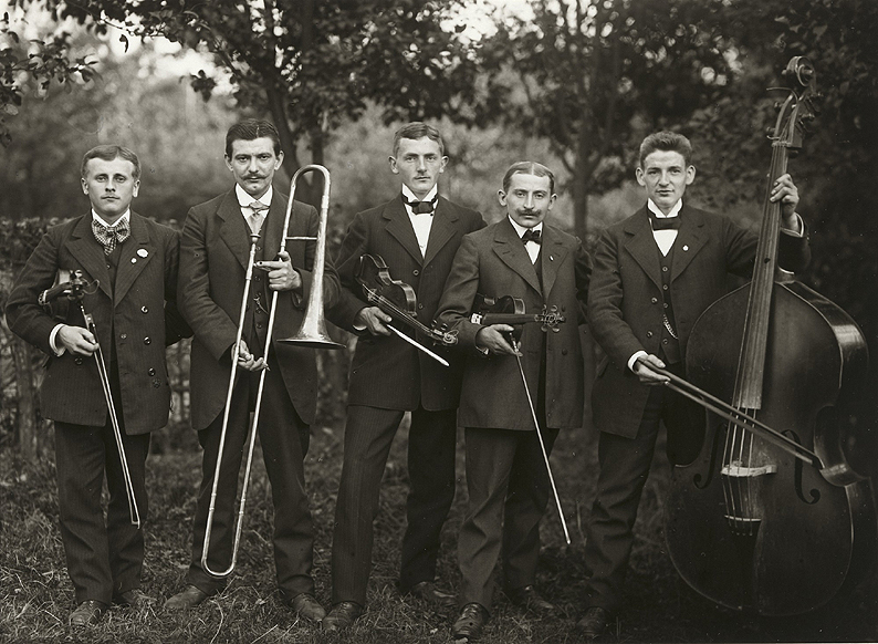 August Sander - Farmers Orchestra, 1913 